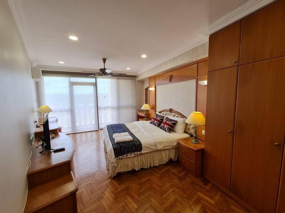 Lovely Waterfront Riverbank Suite With Pool Kuching Buitenkant foto